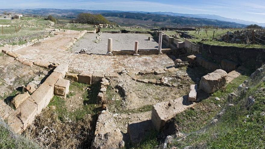 Vista de los restos arqueológicos conservados en Acinipo