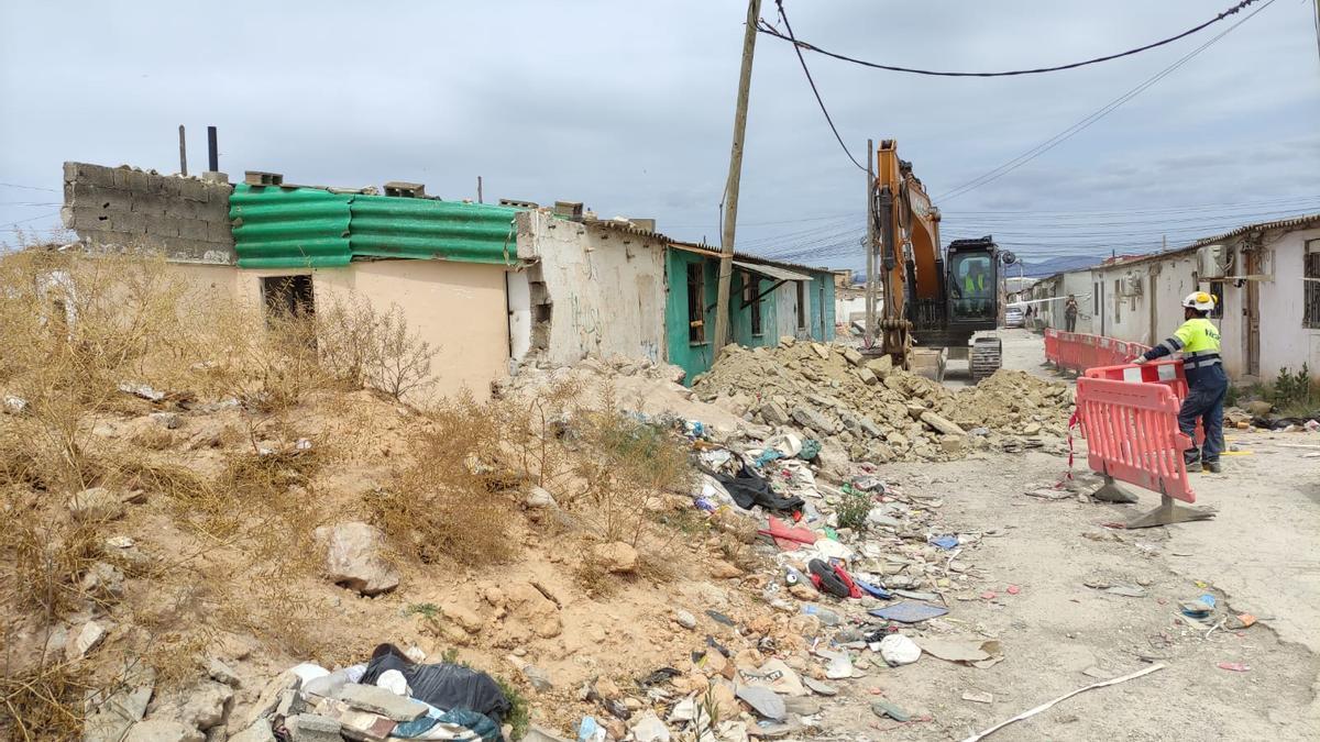 Trabajos de demolición en Son Banya.