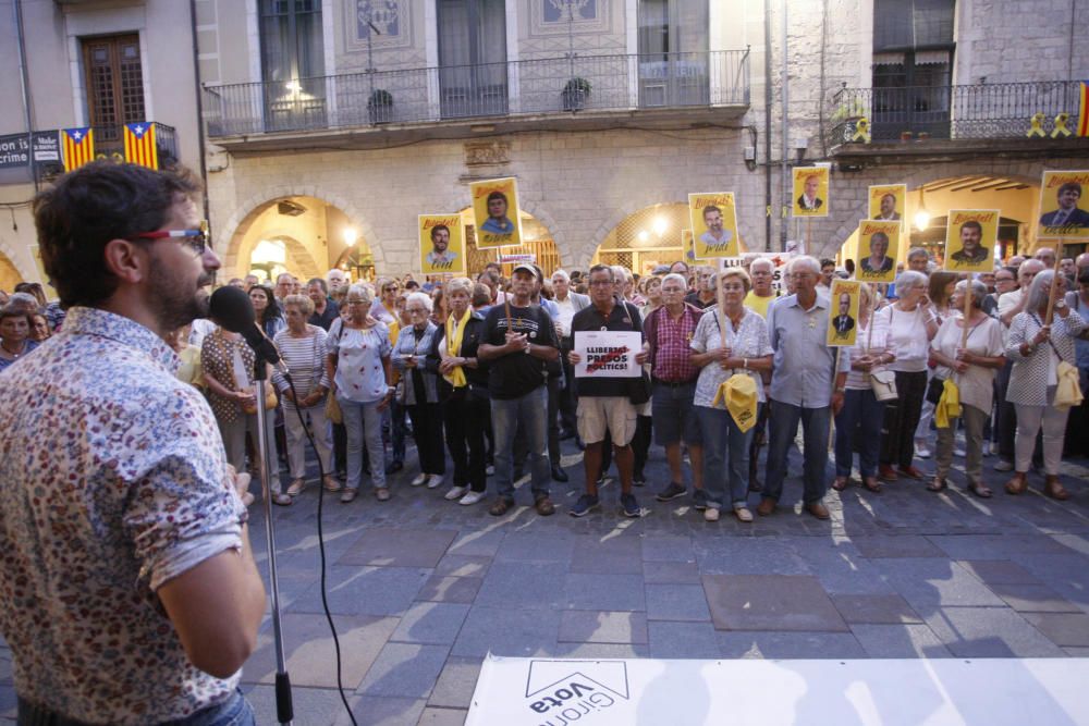 Cent dilluns reclamant la llibertat dels polítics presos a la plaça del Vi