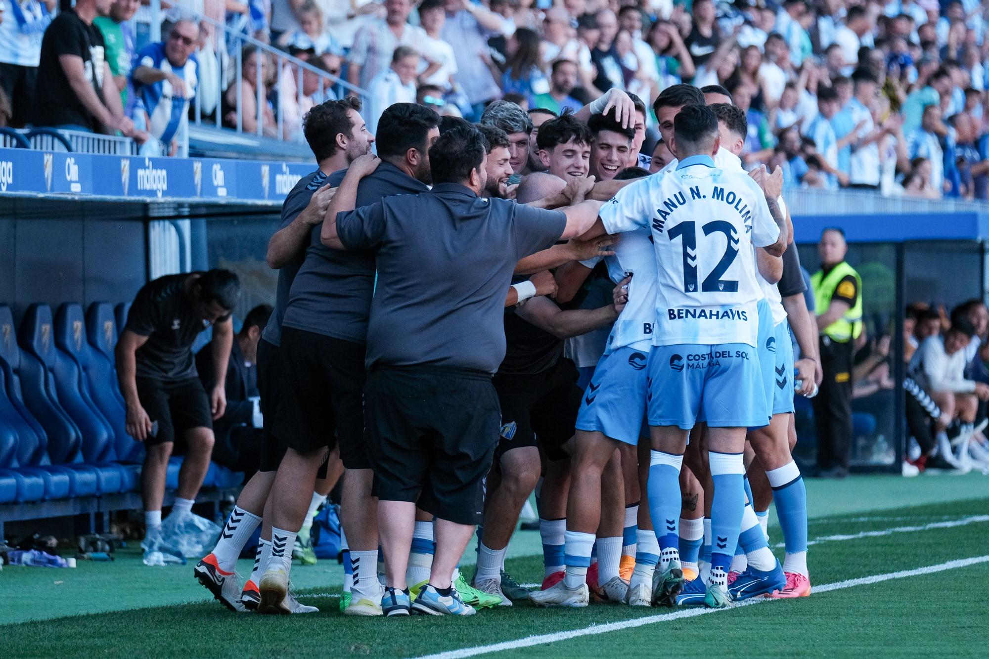 Celebración del segundo tanto del Málaga CF al Antequera CF, obra de Larrubia.