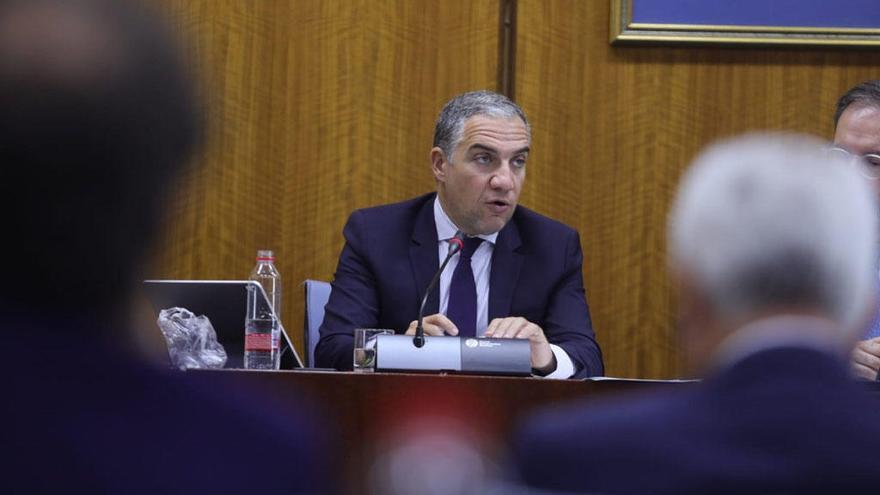 El consejero Bendodo, ayer en la comisión del Parlamento.