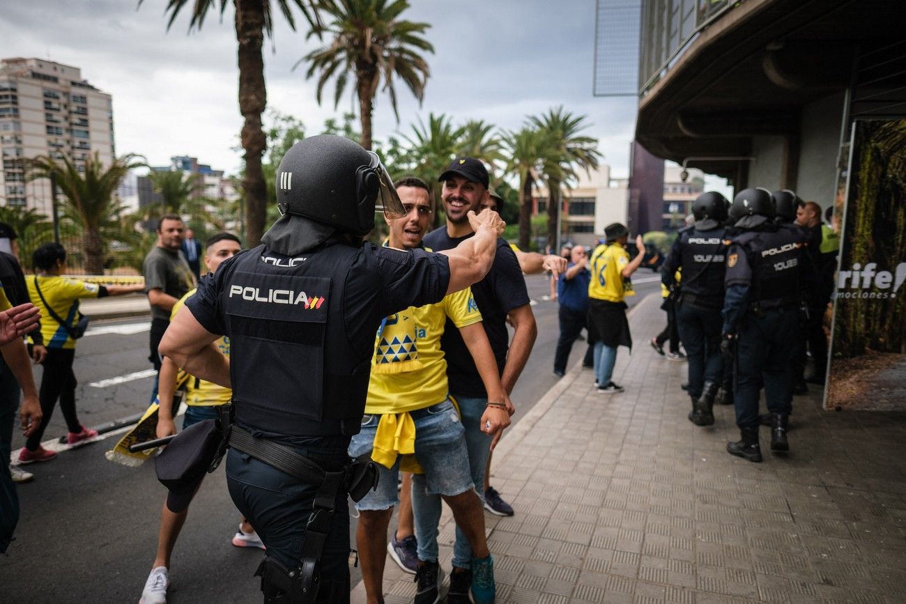 Ambiente previo del playoff entre CD Tenerife-UD Las Palmas