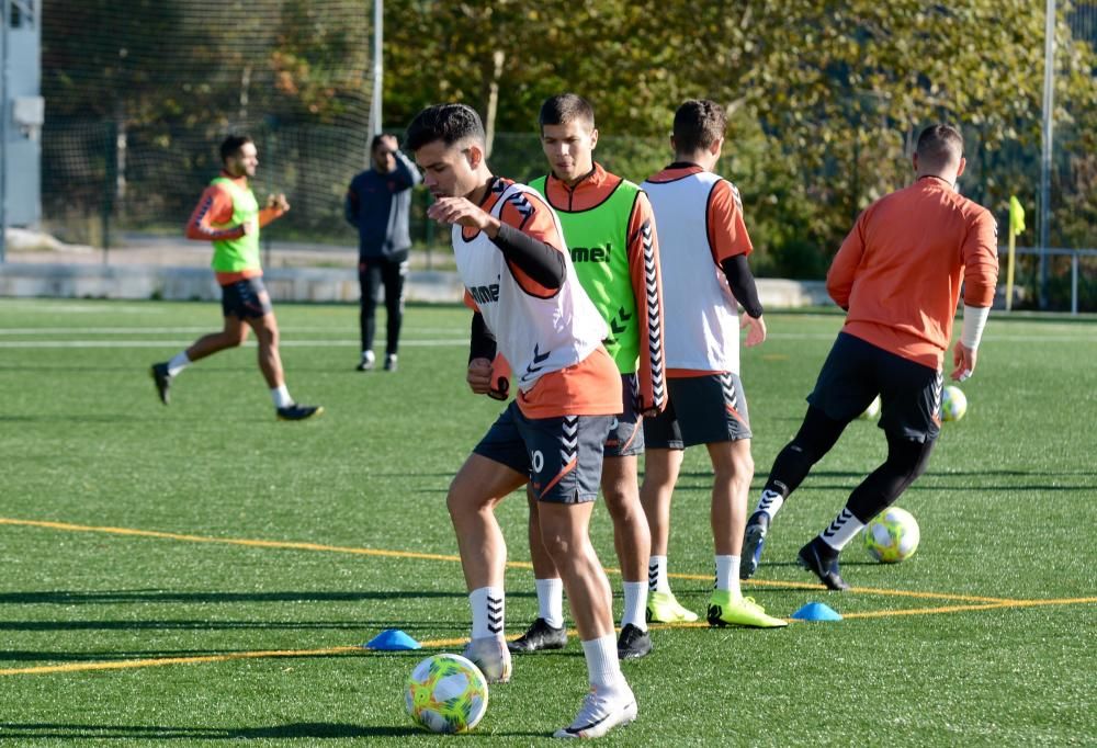 Deportes | Primer entrenamiento del Pontevedra CF tras la destitución de Luismi