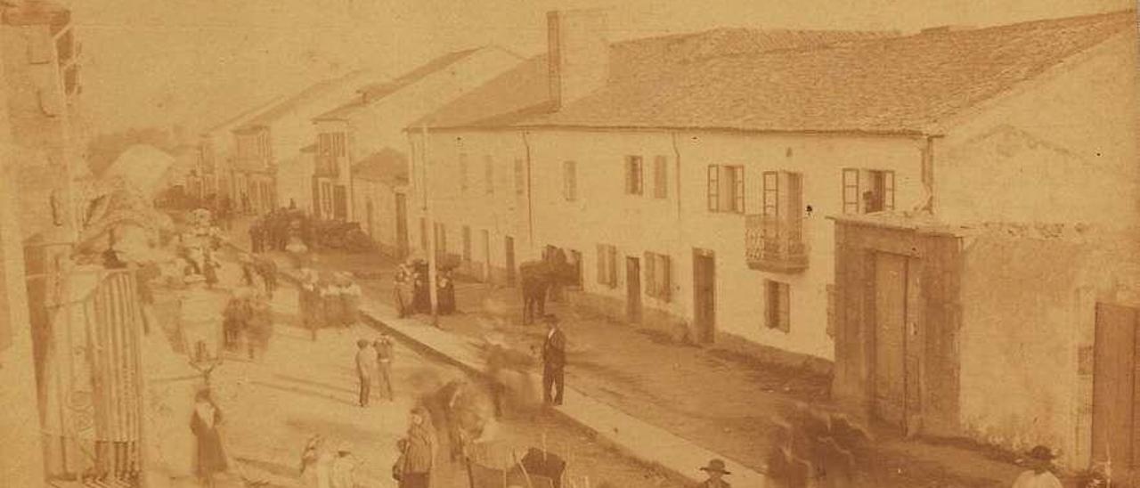 Imagen de la calle Calvo Sotelo de A Estrada, antes de 1900. // Museo do Pobo Estradense