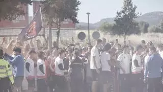Unos 200 aficionados despiden al Mallorca antes de viajar a Valencia: "Sí, se puede”