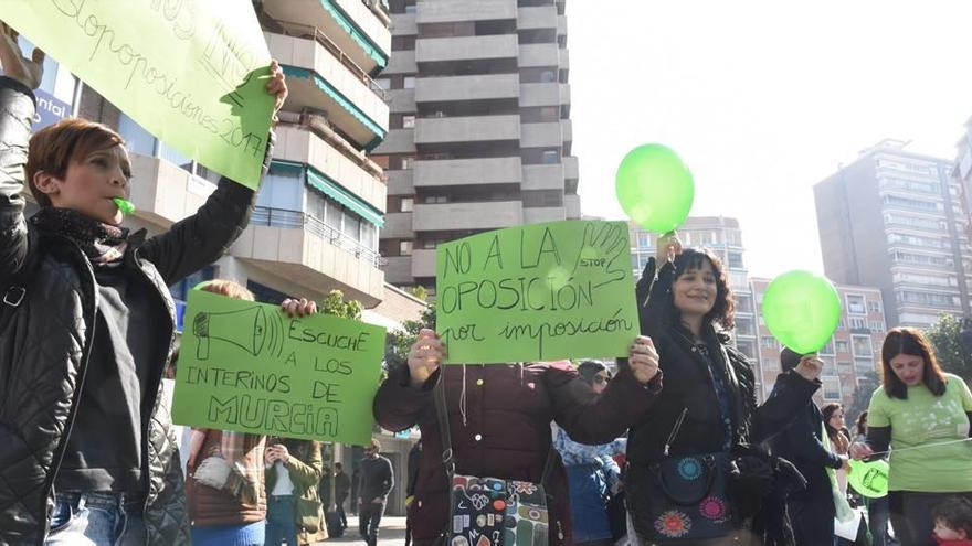 Protesta de profesores interinos contra la convocatoria de oposiones.