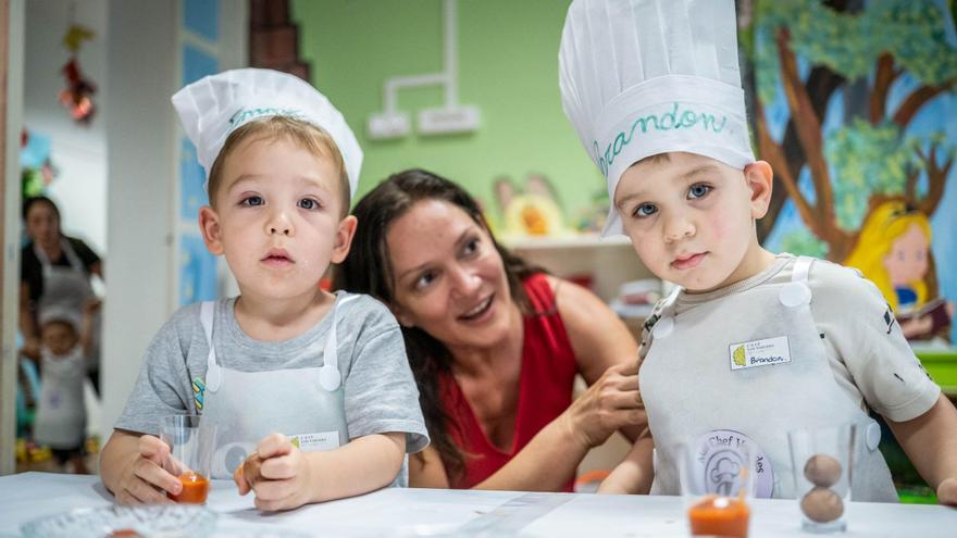 El chef Samuel Hernández ‘alimenta vocaciones’ en el CEIP Los Verodes