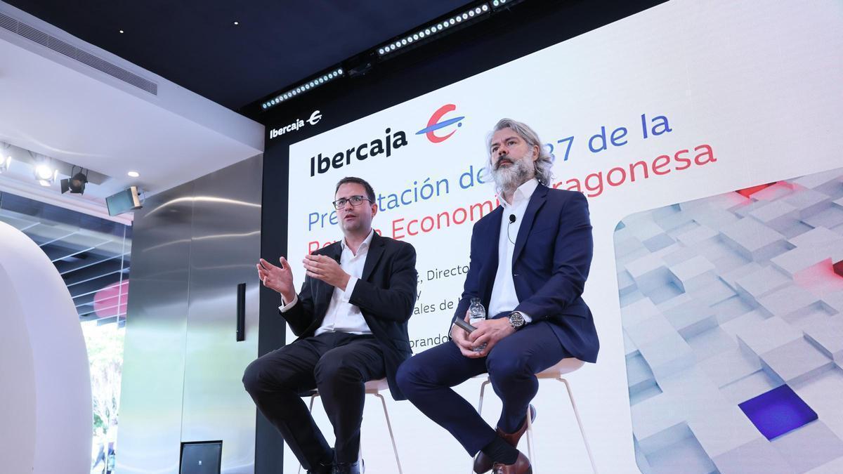 Enrique Barbero y Santiago Martínez, durante la presentación realizada en la sede de Ibercaja.
