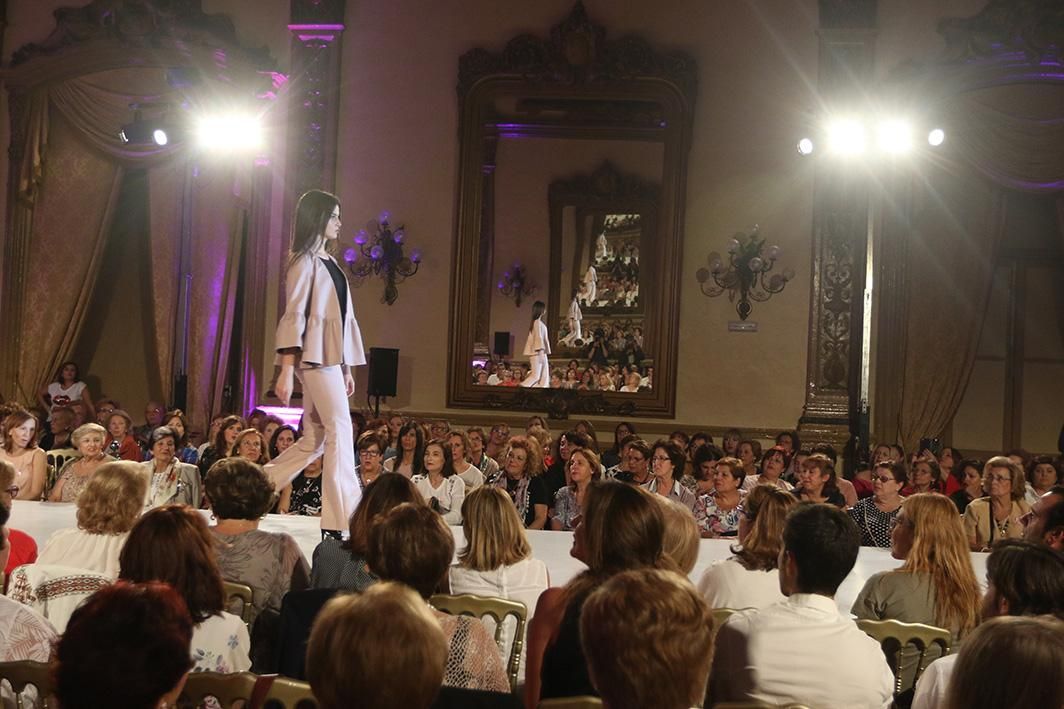 Desfile de moda a favor de la Asociación Española Contra El Cáncer