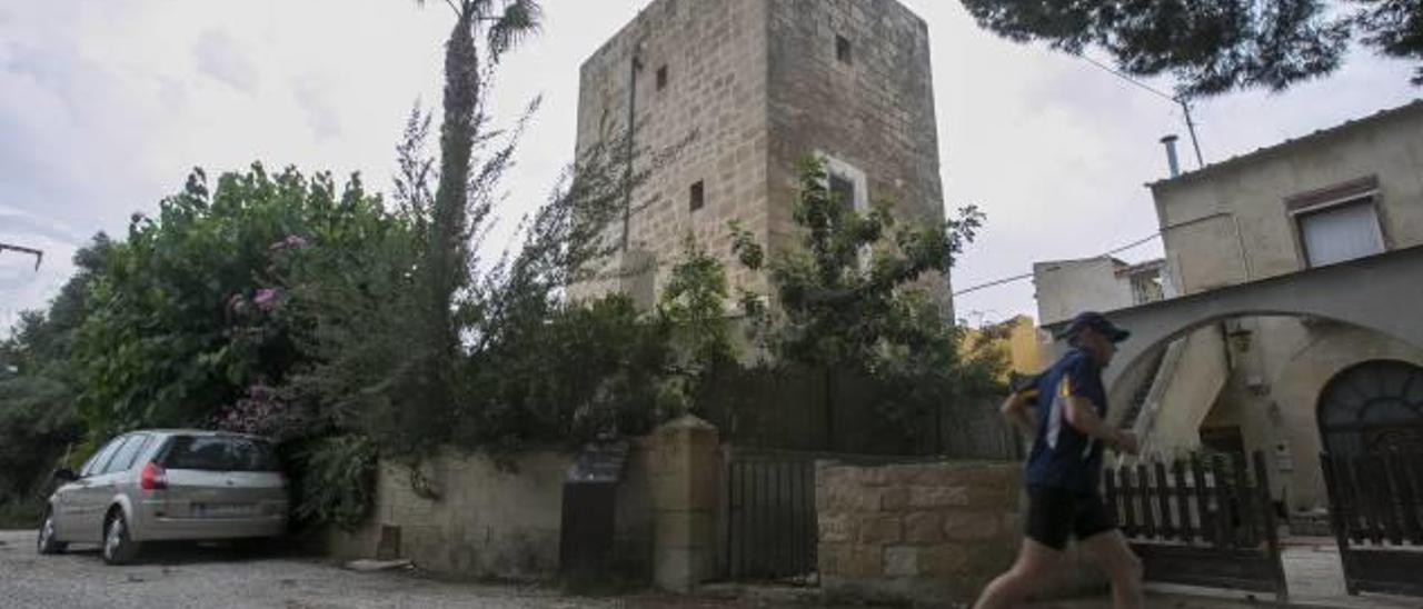 La Torre Mitja Lliura está ubicada en la partida de la Condomina.