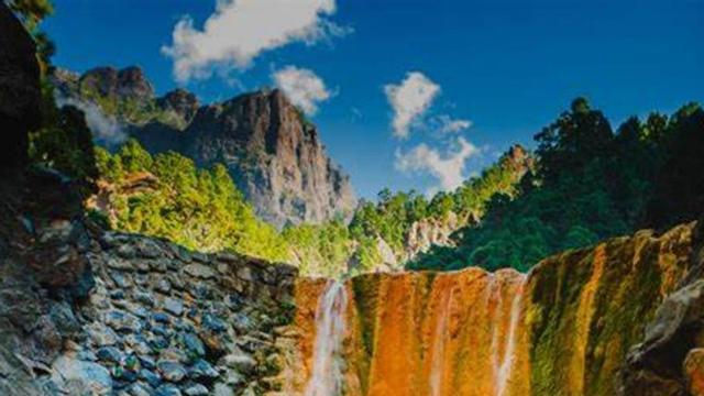 El Parque Nacional de La Caldera de Taburiente se encuentra en la isla de La Palma.