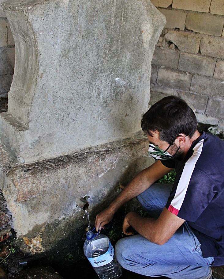 Vecinos de Vime llevan seis días sin agua potable en las casas debido a una avería