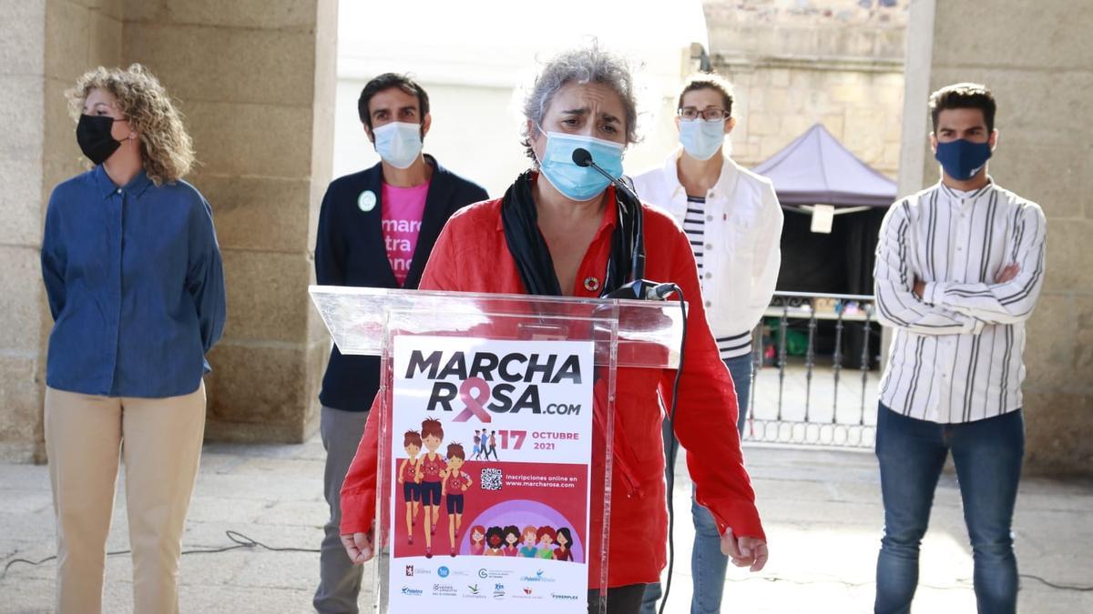 La concejala de Asuntos Sociales, este lunes, en la presentación de la III Marcha Rosa.