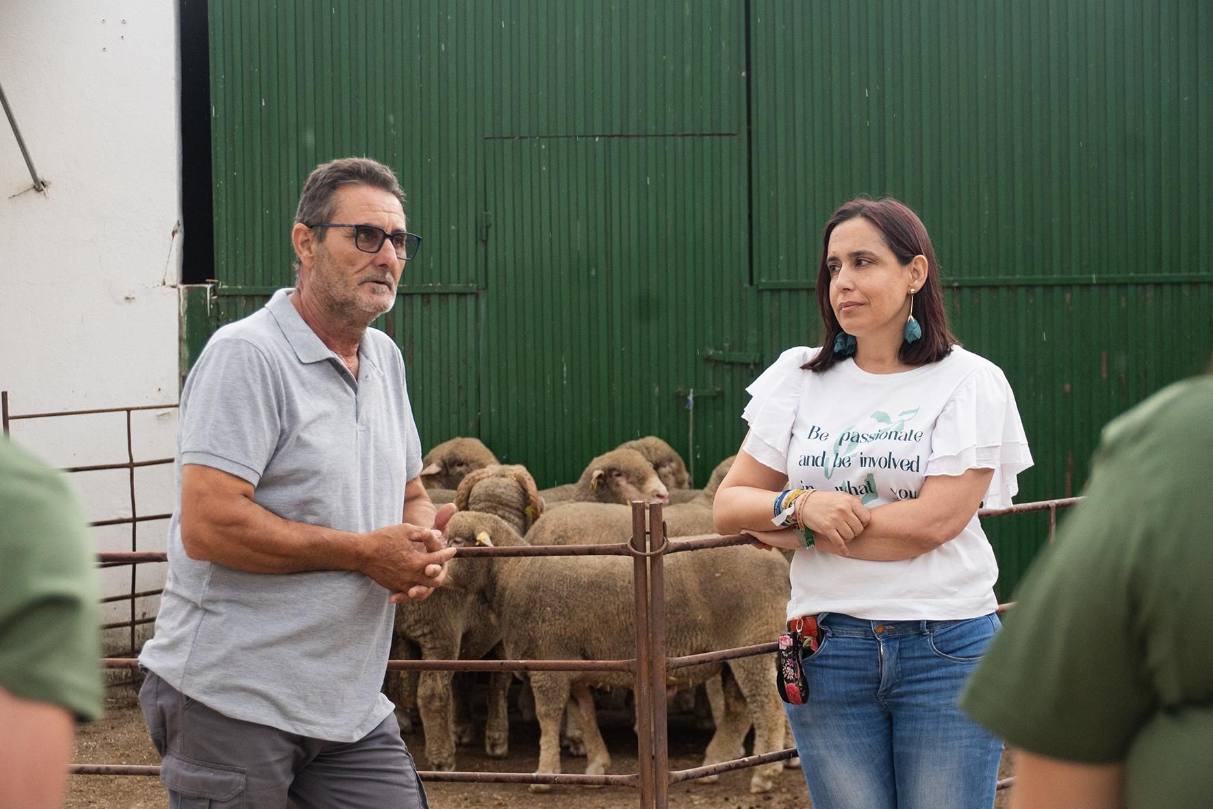 El alumnado de la Escuela de Pastores de Tajo-Salor-Almonte visitan las instalaciones ganaderas de la finca El Cuartillo.
