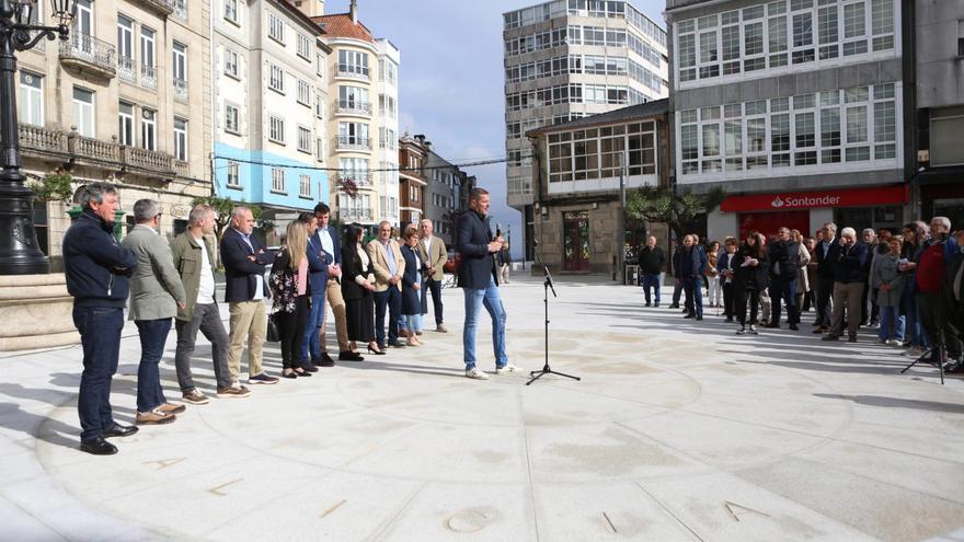 A Estrada estrena nueva plaza peatonalizada para la Farola