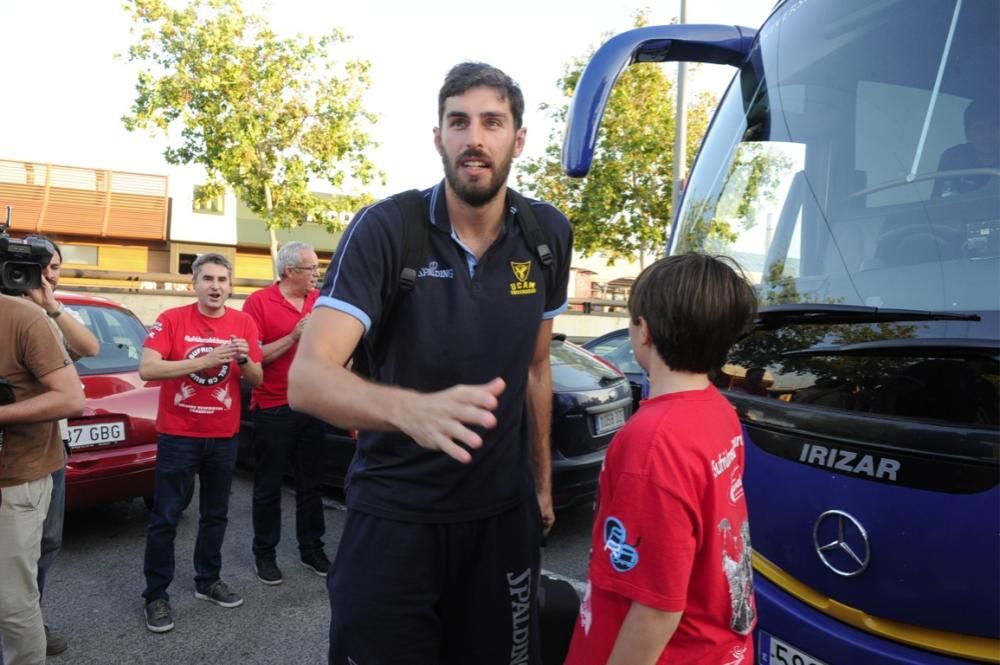 Llegada del UCAM Murcia CB a Murcia