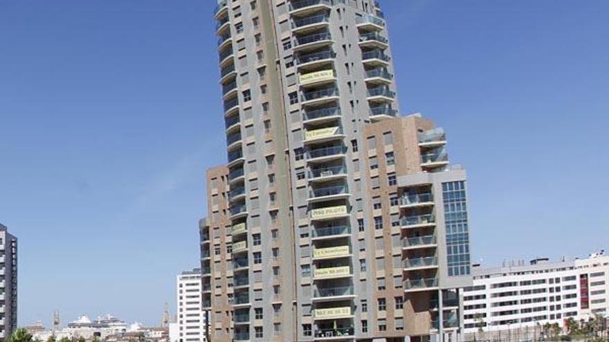 La inmobiliaria de la Torre Oceanis presenta un ERE de toda la plantilla