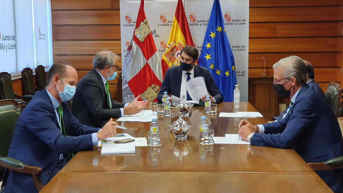 Iberdrola traslada a Fomento y Medio Ambiente sus planes renovables en Castilla y León y su &quot;compromiso&quot; con la región.