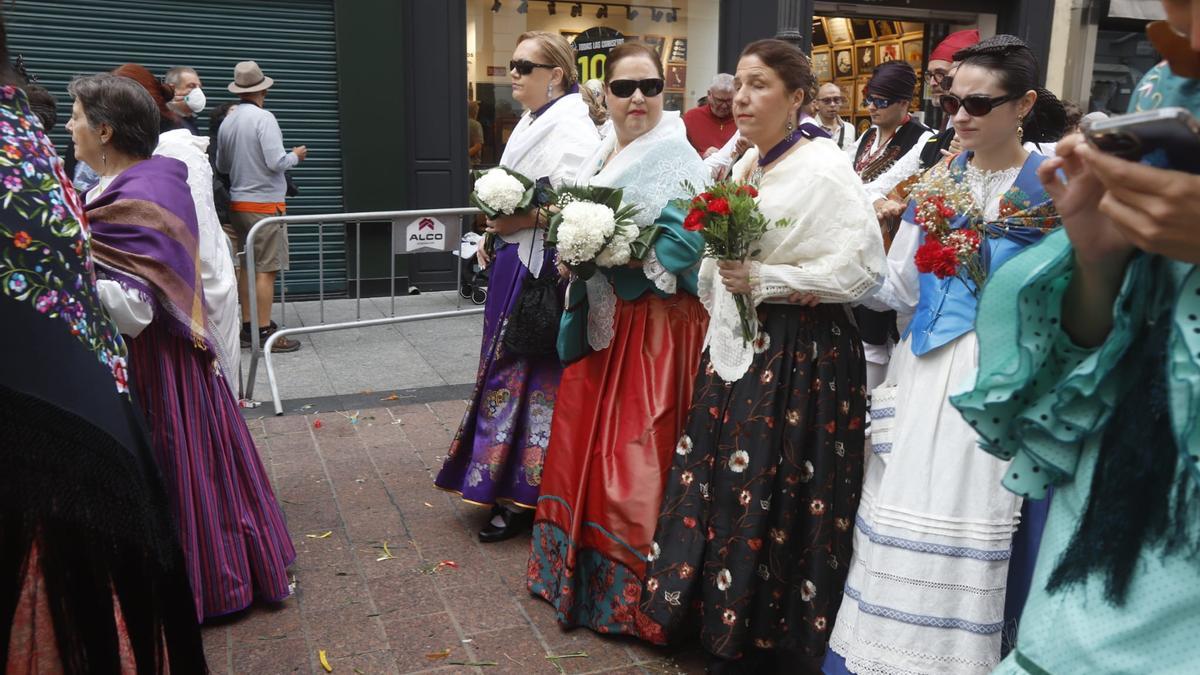 En imágenes | La Ofrenda de Flores a la Virgen del Pilar 2023 (I)