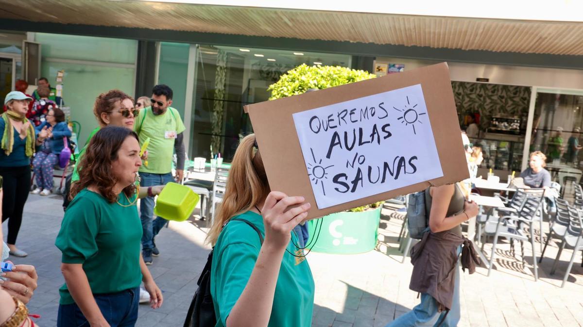 Huelga de educación: la marea verde llena las calles de San Vicente del Raspeig Huelga de educación: la marea verde llena las calles de San Vicente del Raspeig