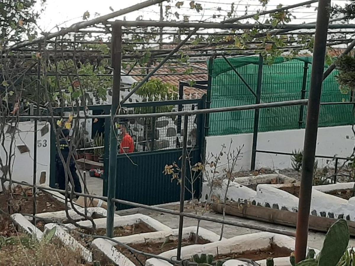La Guardia Civil extrae las primeras evidencias.