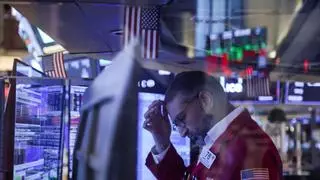 Las Bolsas sucumben al miedo a un parón de la IA y el petróleo rebasa los 107 dólares