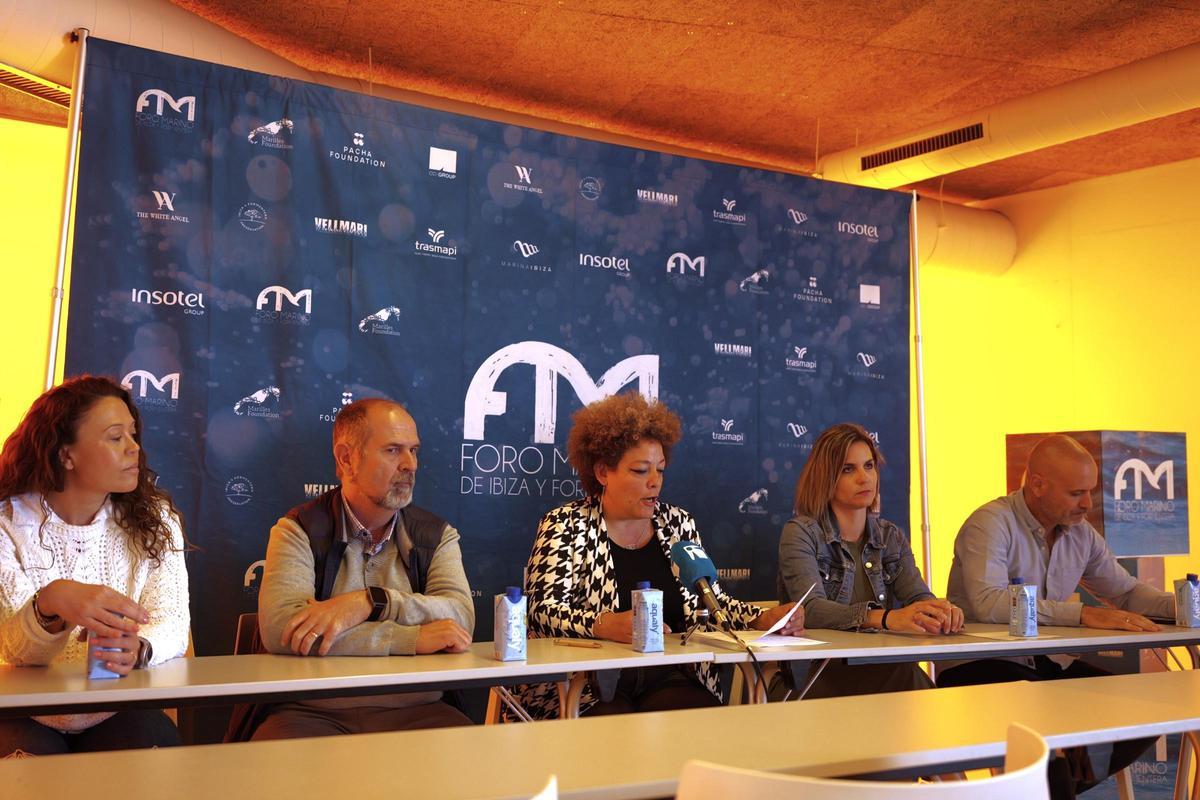 Inma Saranova, Mónica Lamadrid, Jordi Grivé y otros organizadores durante la presentación de la edición 2026