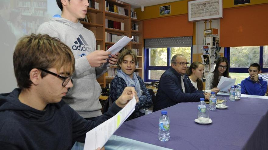 Alumnos del instituto, junto a Reimóndez y Casal // Bernabé/Javier Lalín