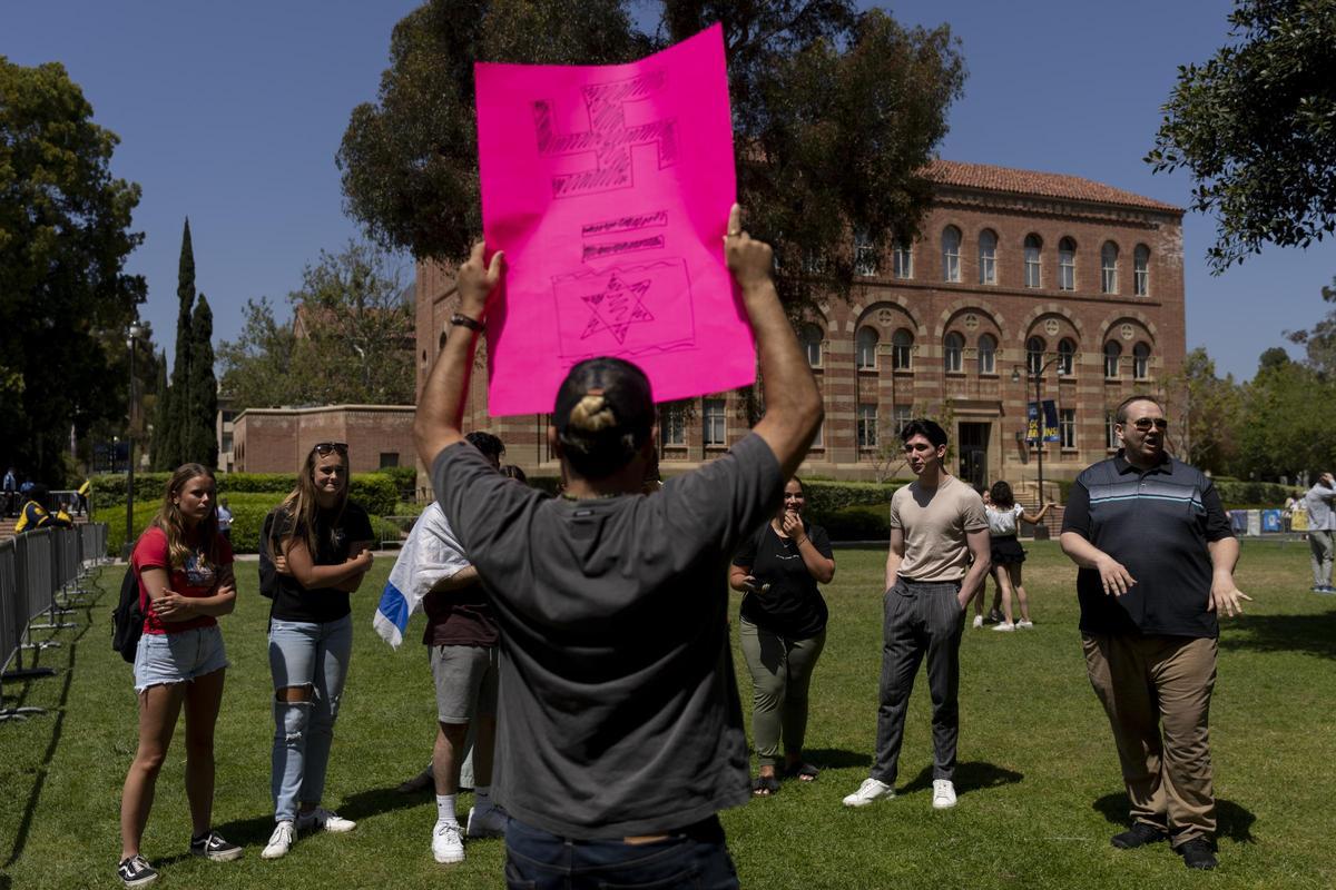 Enfrentamientos en el campamento de manifestantes propalestinos en la universidad de UCLA