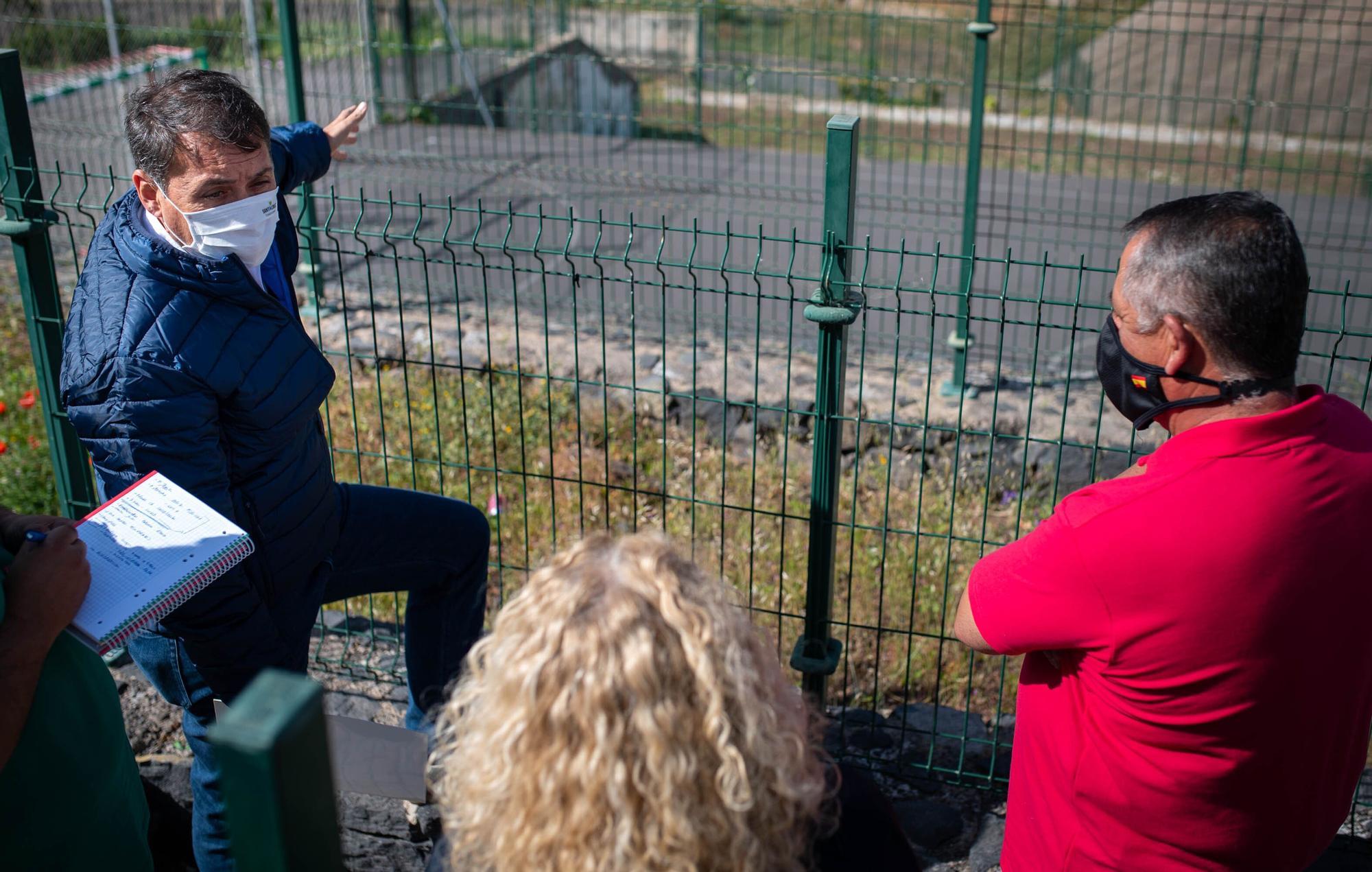 Visita del alcalde al barrio de Los Campitos