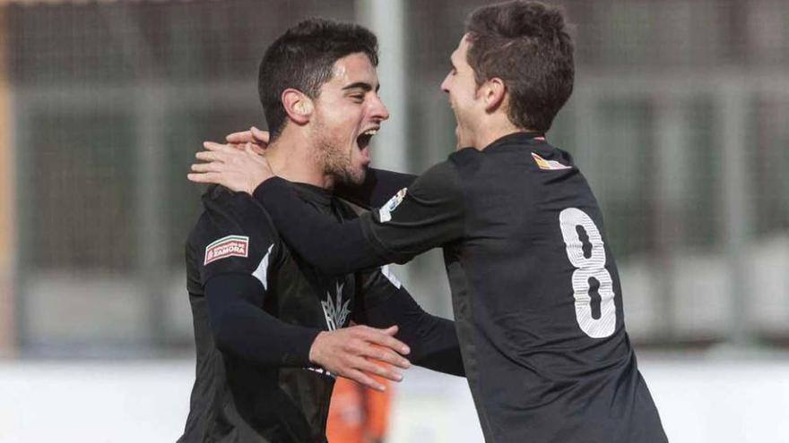 David Álvarez y Aarón Aguado celebran el primer gol en Burgos, ayer.