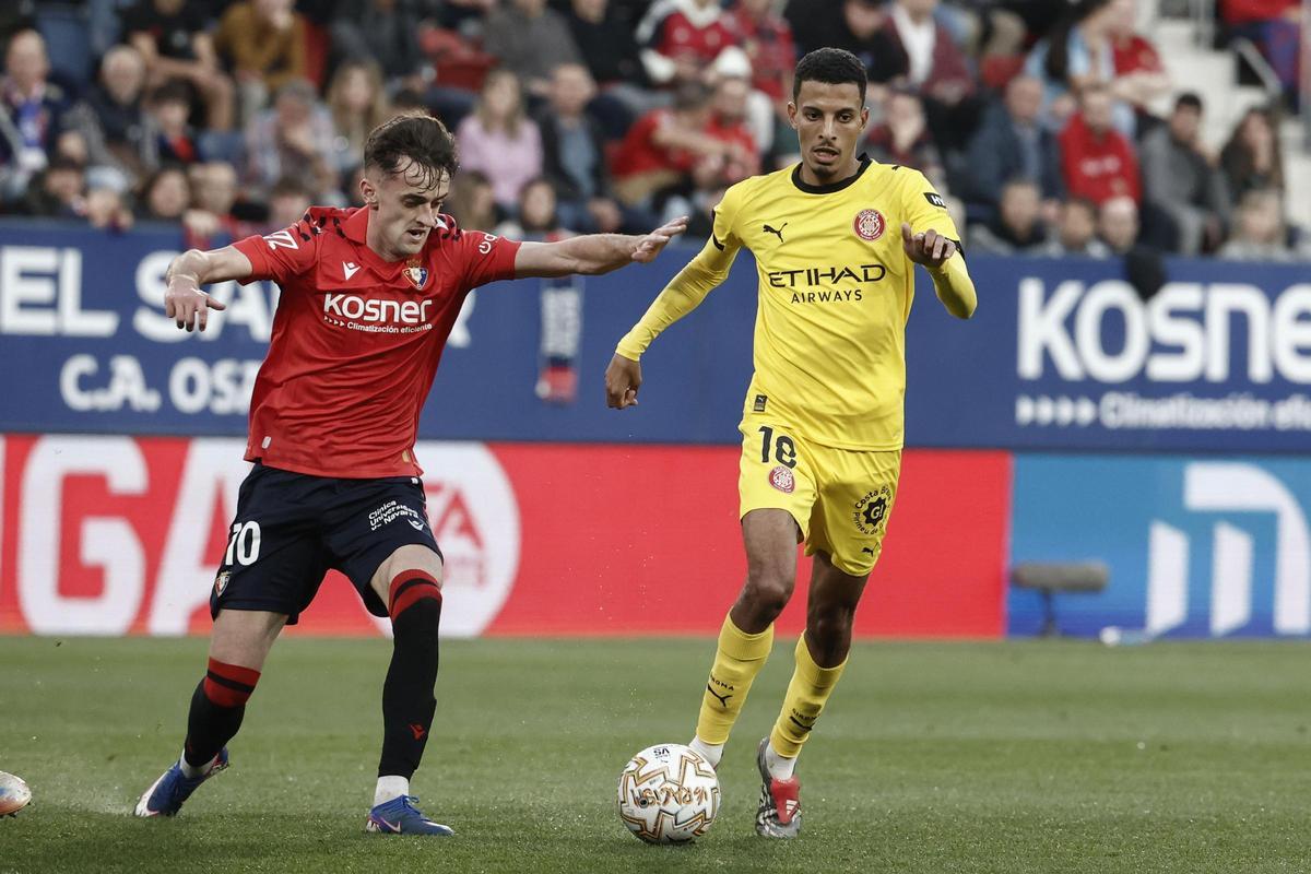 Ounahi perseguit per Aimar Oroz a El Sadar