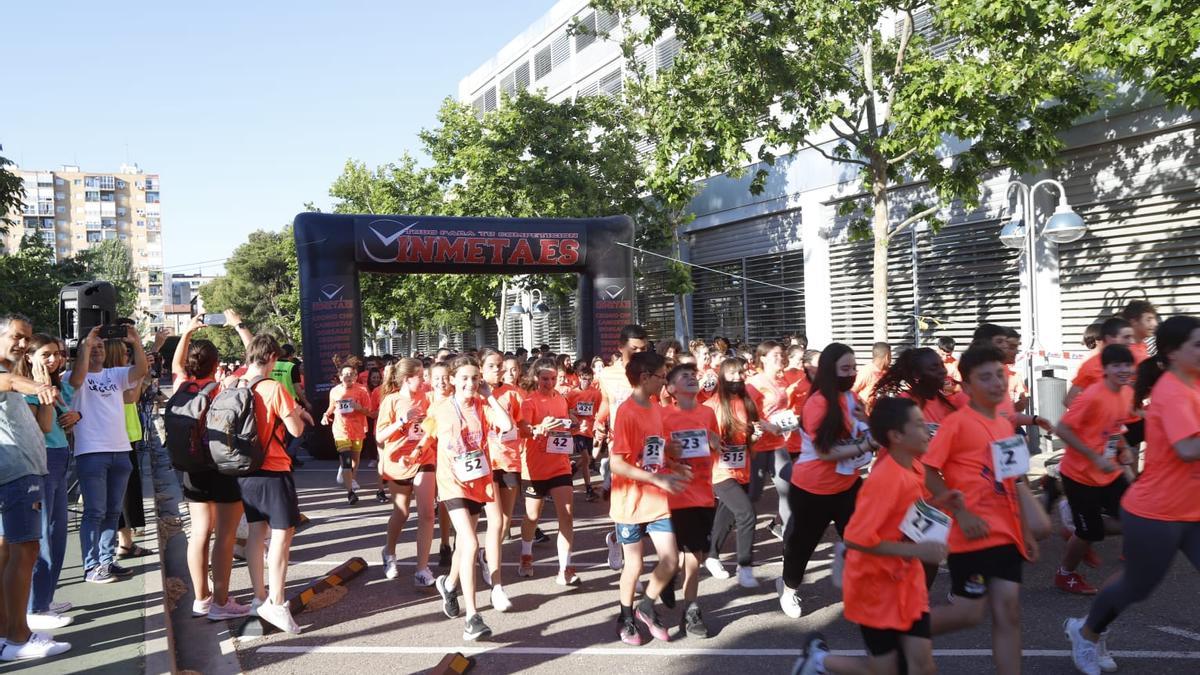 Centenares de jóvenes participan este sábado en Zaragoza en la 'Carrera sin  humo'