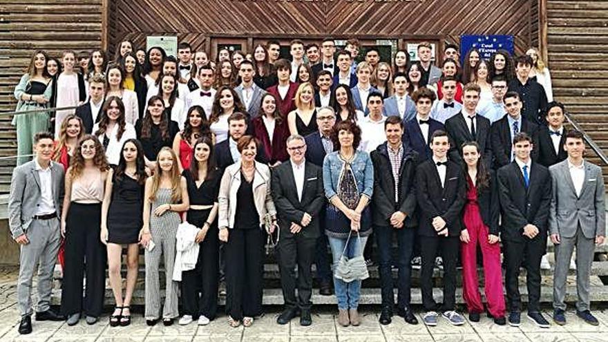 Fotografia de grup dels alumnes de batxillerat de l&#039;institut Guillem de Berguedà 2017-2019, dilluns passat