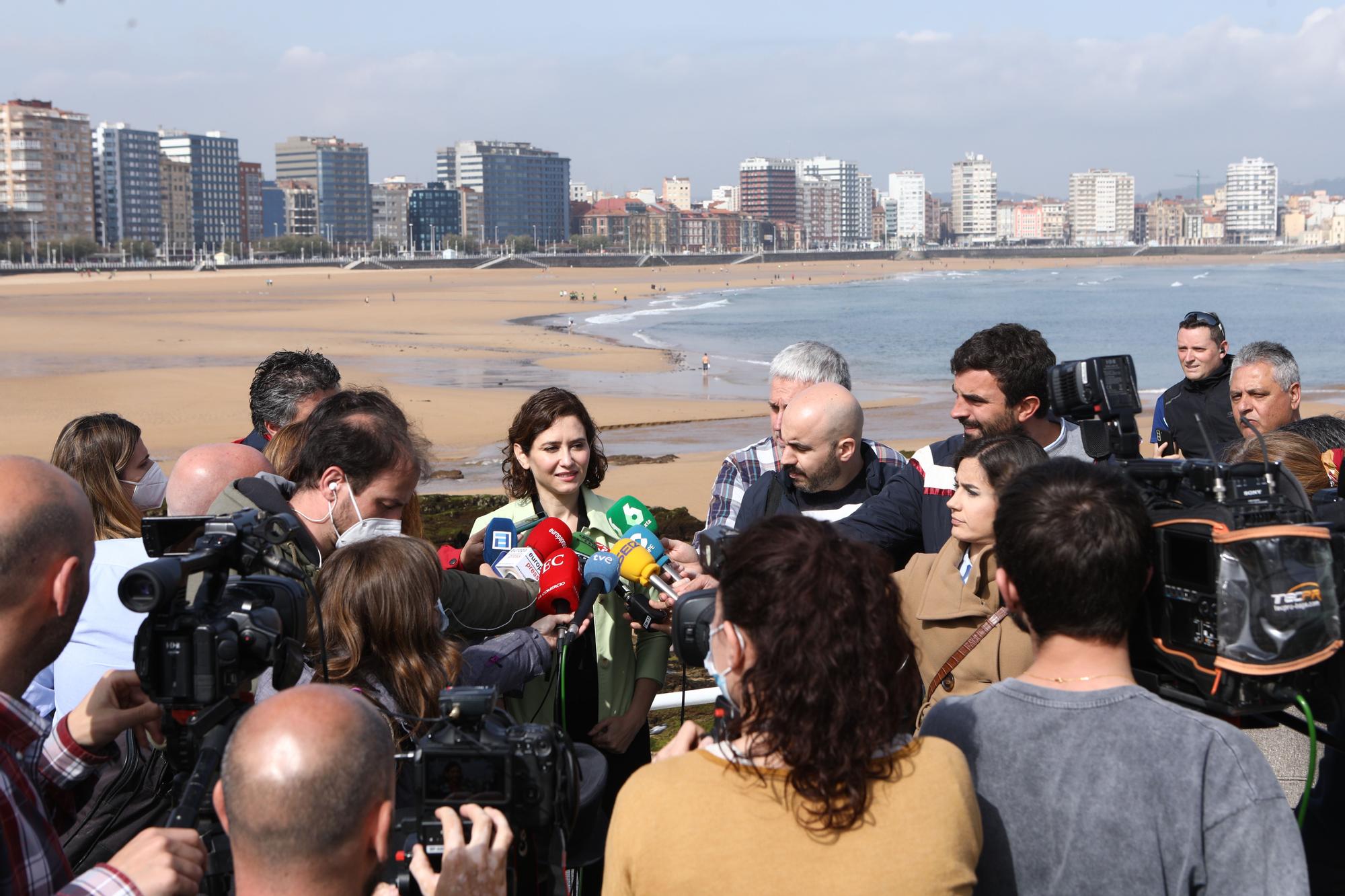 La visita de Isabel Díaz Ayuso a Gijón, en imágenes