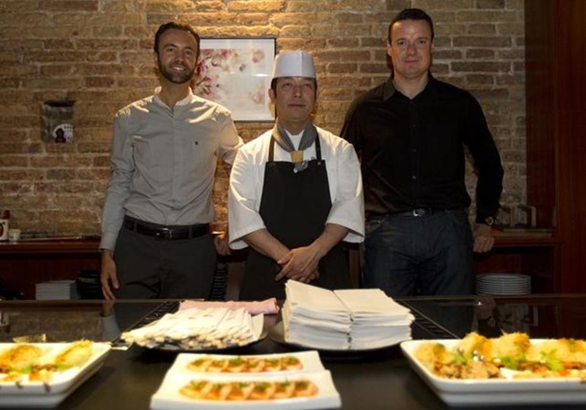 Presentació de Japan Restaurant Week al restaurant Daruma, amb Massimo Tartarini d’Atrapalo, Takenori Mite i Roger Ortuño. Presentació de Japan Restaurant Week al restaurant Daruma, amb Massimo Tartarini d’Atrapalo, Takenori Mite i Roger Ortuño.