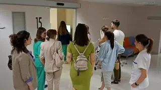Más de 500 embarazadas han visitado el Maternal de la Arrixaca parar conocer el circuito que realizarán para dar a luz