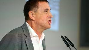 El coordinador general de EH Bildu, Arnaldo Otegi, en un acto en el Palacio Europa de Vitoria.