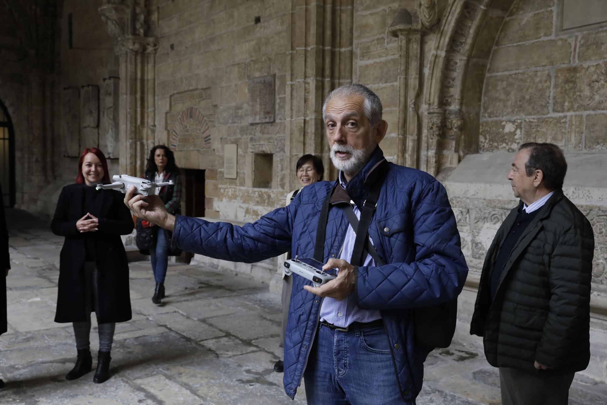 Drones volando en la Catedral de Oviedo: Iñaki Terán graba vídeos inéditos en el templo