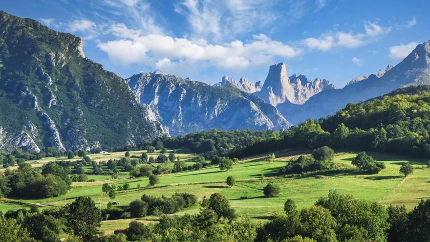El pueblo asturiano que está rodeado de un paisaje espectacular: es tan remoto que ni los coches pueden subir