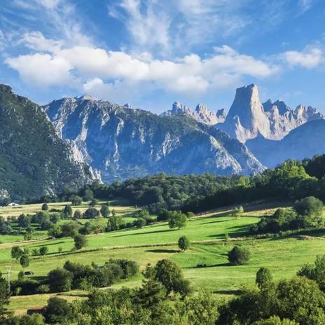 Parece Suiza, pero está en España: el pueblo remoto de Asturias al que no se puede subir en coche
