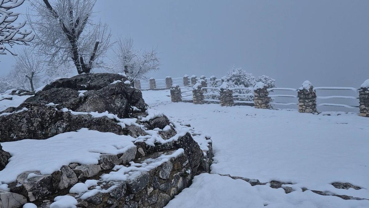 Aldea ruteña de El Cerrillo de la Cañada tras la nevada caída esta pasada madrugada.
