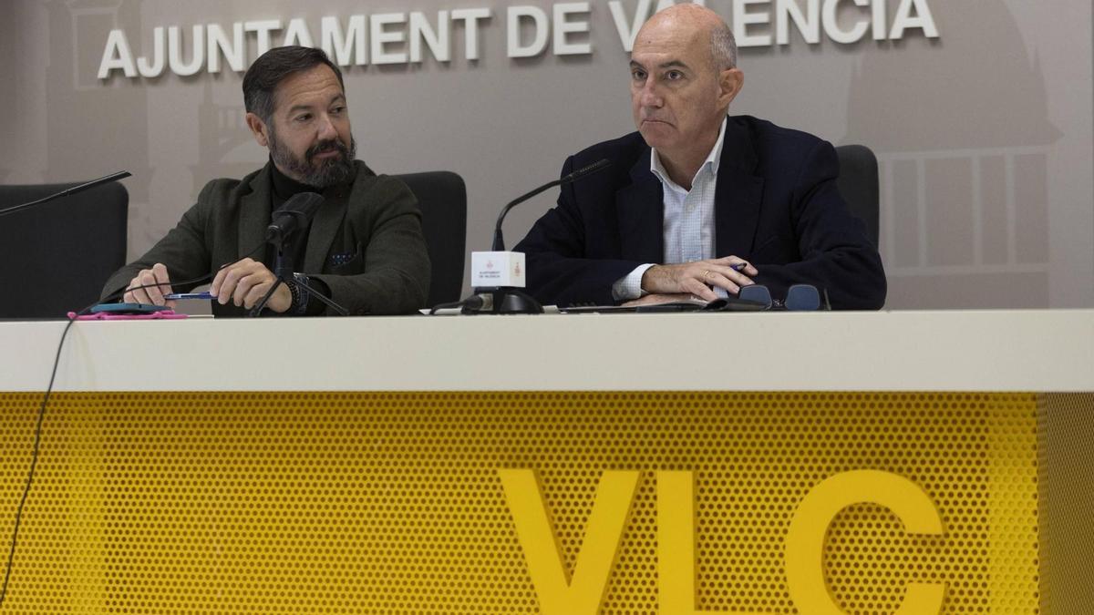 Juan Manuel Badenas y José Gosálbez en el Ayuntamiento de València