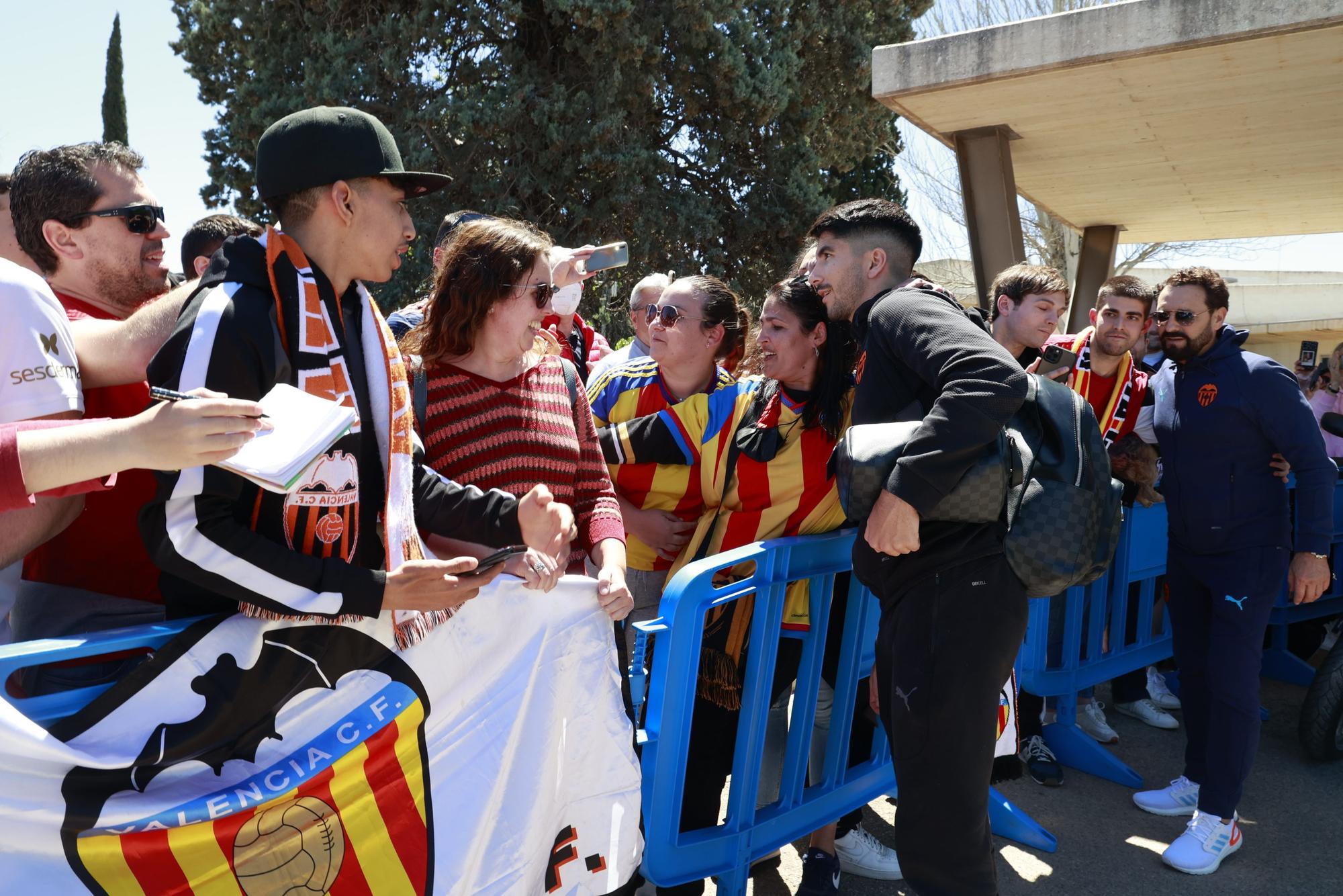 Así ha recibido la afición recibe al Valencia CF en Manises