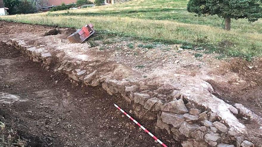 Els 20 metres de mur que han aparegut a Campelles.