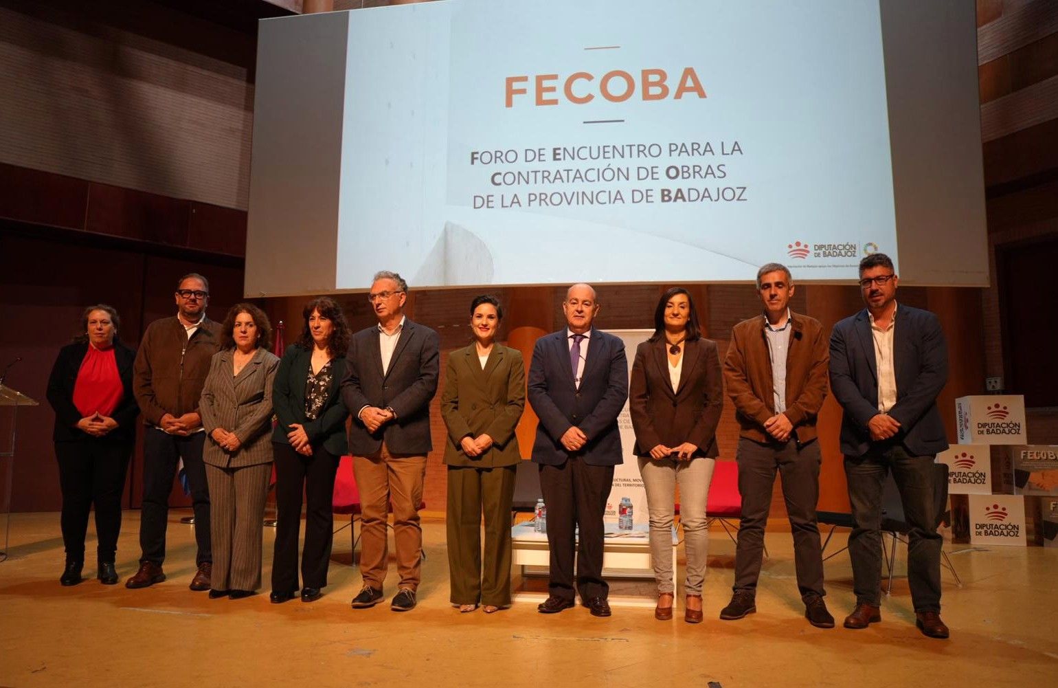 Foto de familia de los participantes en el foto.