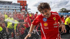 Leclerc guanya amb drama d’Antonelli a Silverstone