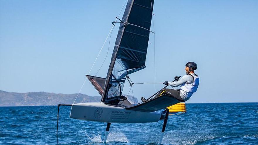 El Moth europeu accelera al Mar d’Empúries