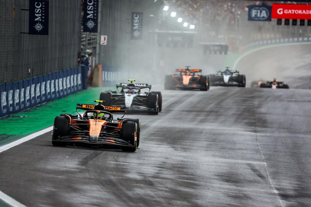 04 NORRIS Lando (gbr), McLaren F1 Team MCL39, 12 KIMI ANTONELLI Andrea (ita), Mercedes AMG F1 Team W16, action during the 2025 Formula 1 Grande Premio de Sao Paulo, 2025 Sao Paulo Grand Prix, 21th round of the 2025 FIA Formula One World Championship from November 7 to 9, 2025 on the Interlagos, in Sao Paulo, Brazil - Photo Florent Gooden / DPPI AFP7 08/11/2025 ONLY FOR USE IN SPAIN. FLORENT GOODEN / DPPI Media / AFP7 / Europa Press;2025;BRÉSIL;f1;formula 1;FORMULE 1;Motorsport;SAO PAULO;Sport;F1 - SAO PAULO GRAND PRIX 2025