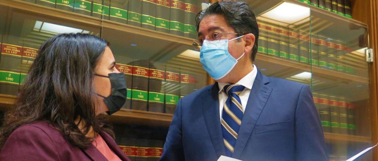 Mary Brito y Pedro Martín, durante la reunión de esta semana.